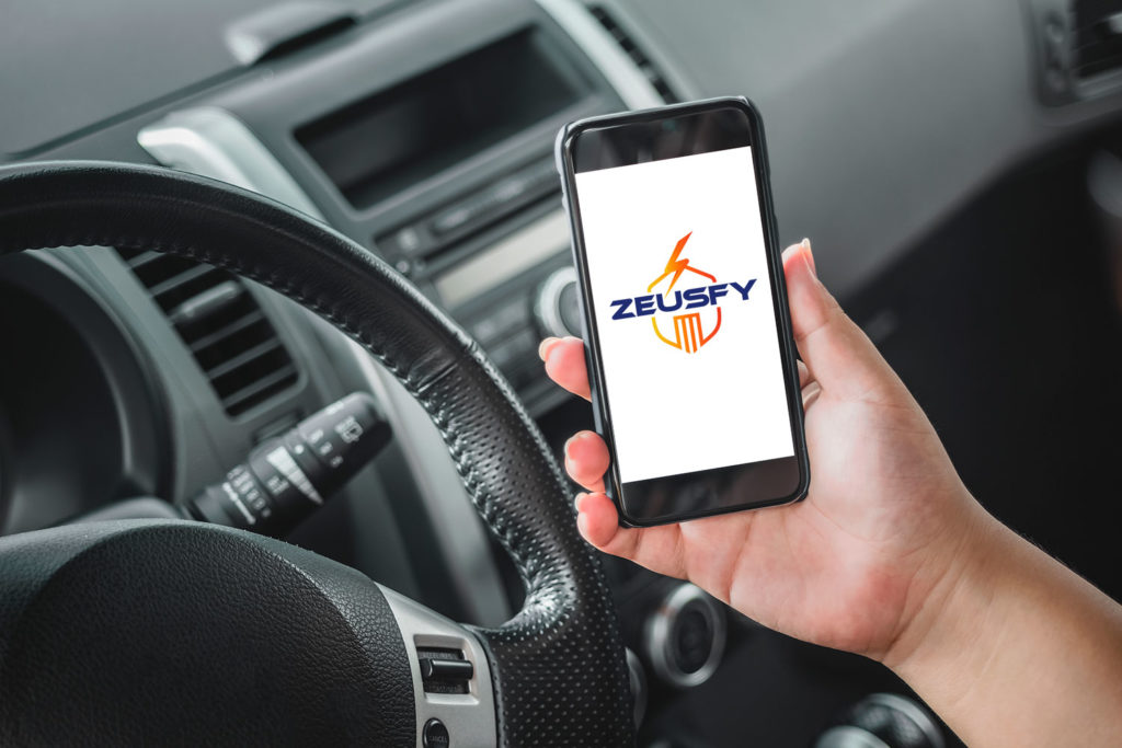 Zeusfy: multa de tráfico por usar el móvil